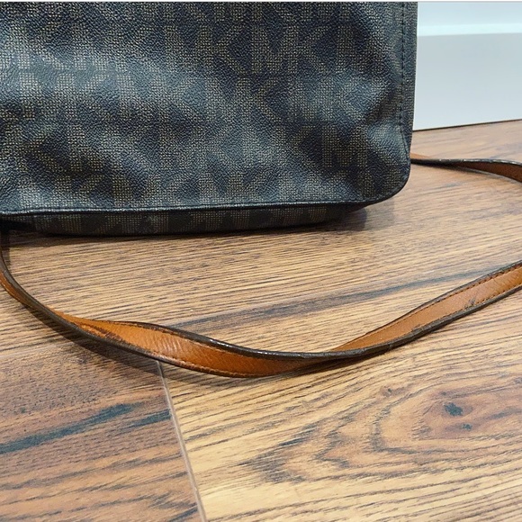 Michael Kors Brown Monogram Handbag - Picture 5 of 8